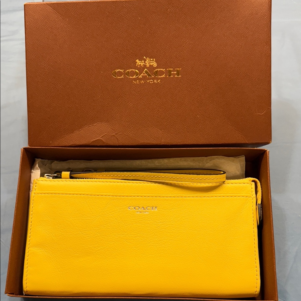 Coach Vibrant Yellow Leather Wristlet with coach gift box - Picture 6 of 6